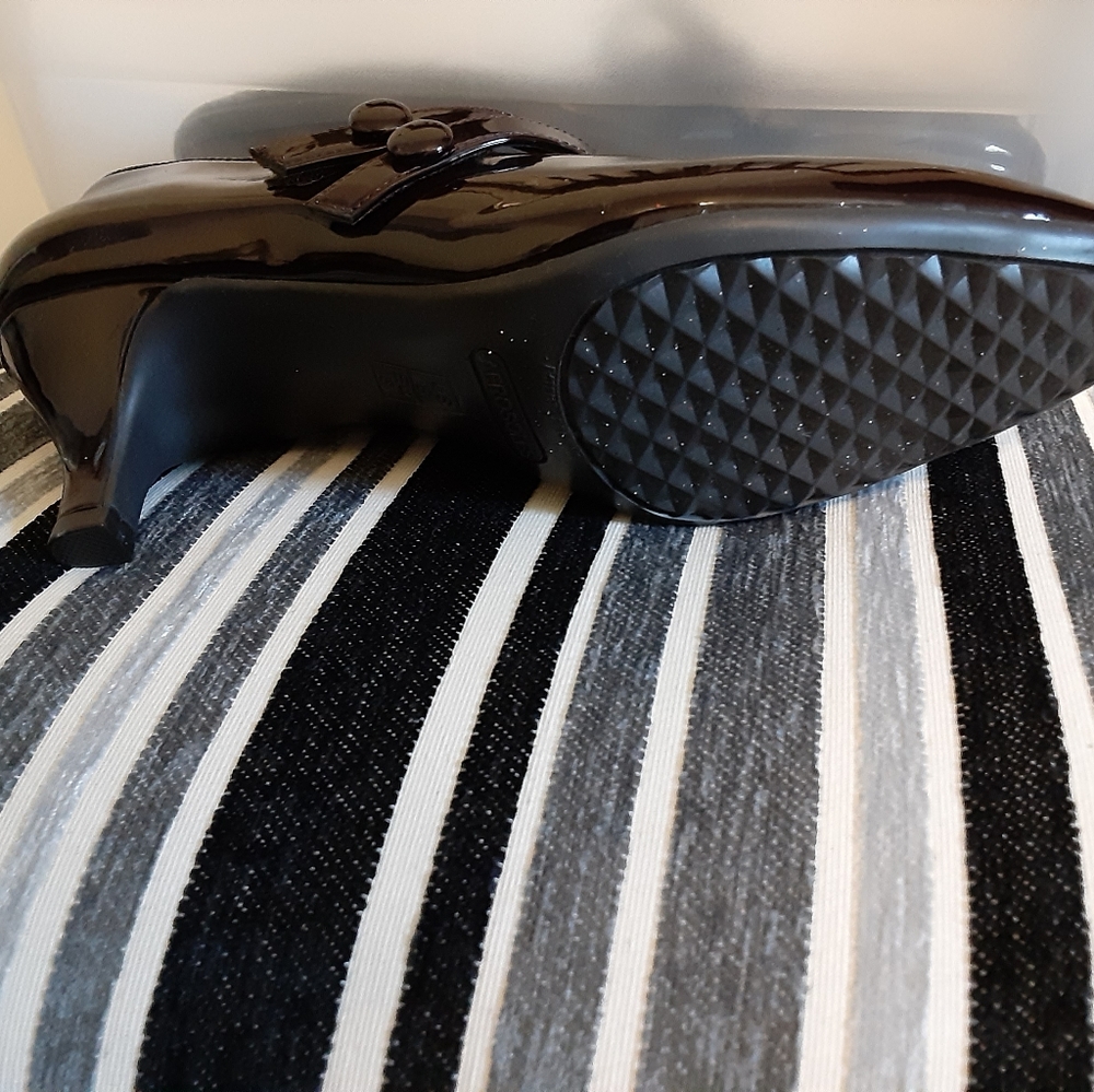Shoes - Picture 3 of 4